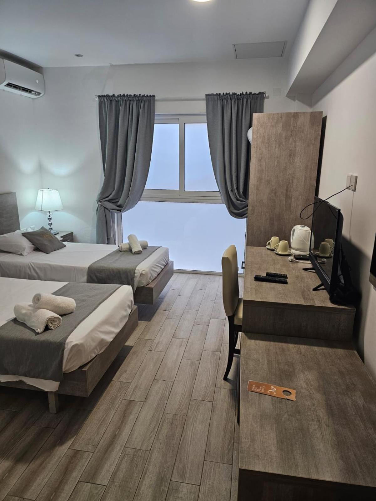 Napoli Suites Studios Aparthotel San Ġiljan Extérieur photo