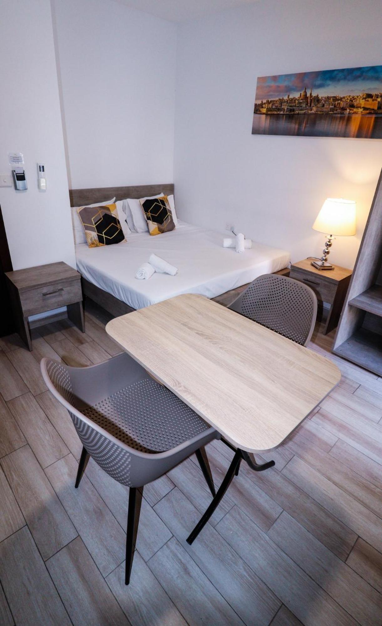 Napoli Suites Studios Aparthotel San Ġiljan Extérieur photo
