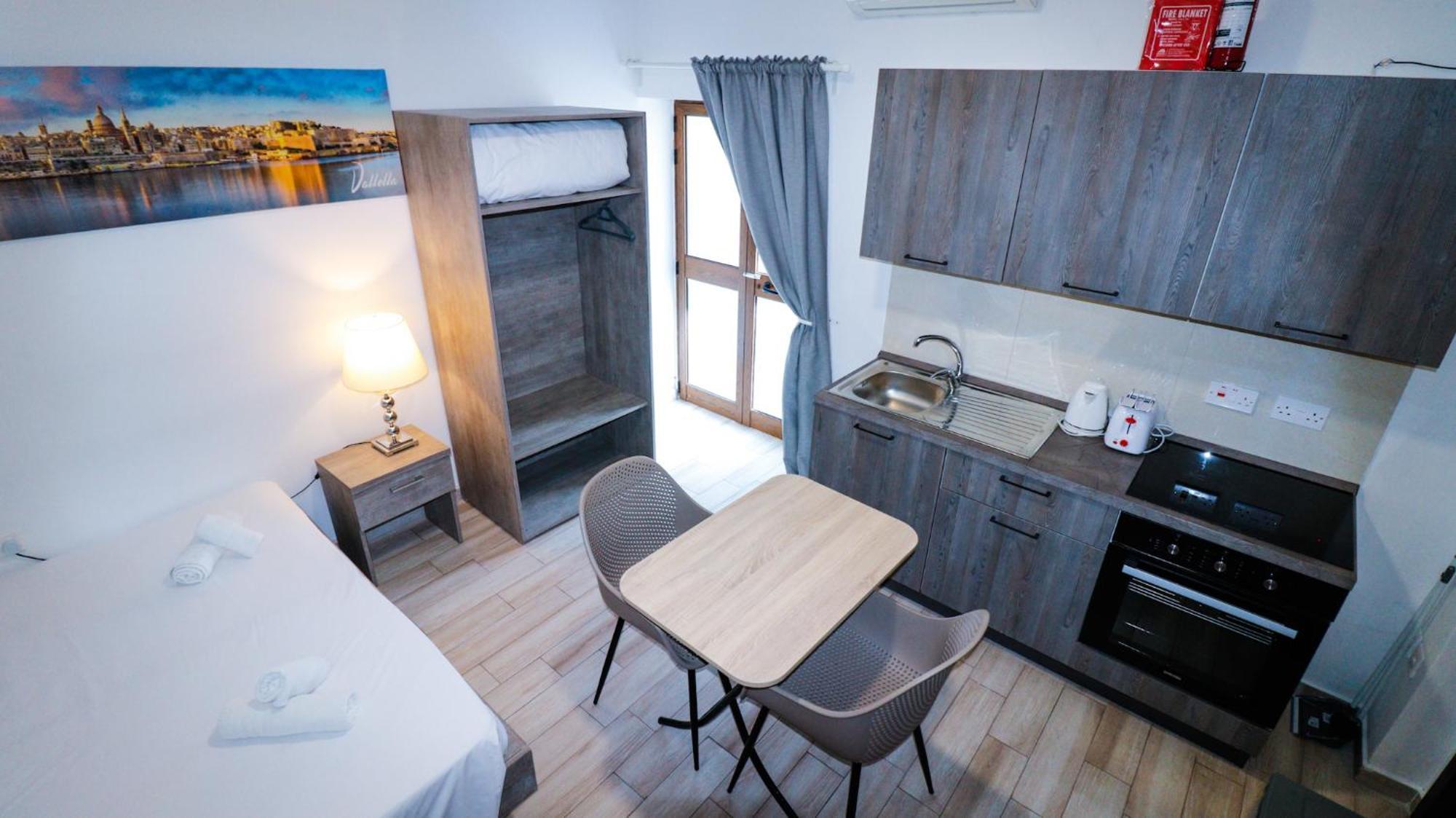 Napoli Suites Studios Aparthotel San Ġiljan Extérieur photo
