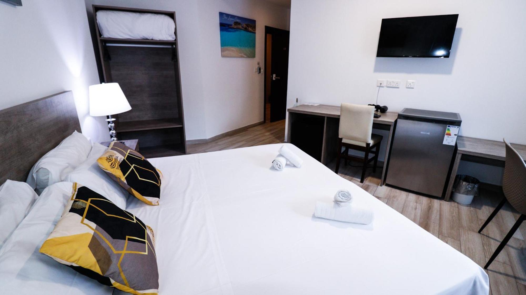 Napoli Suites Studios Aparthotel San Ġiljan Extérieur photo