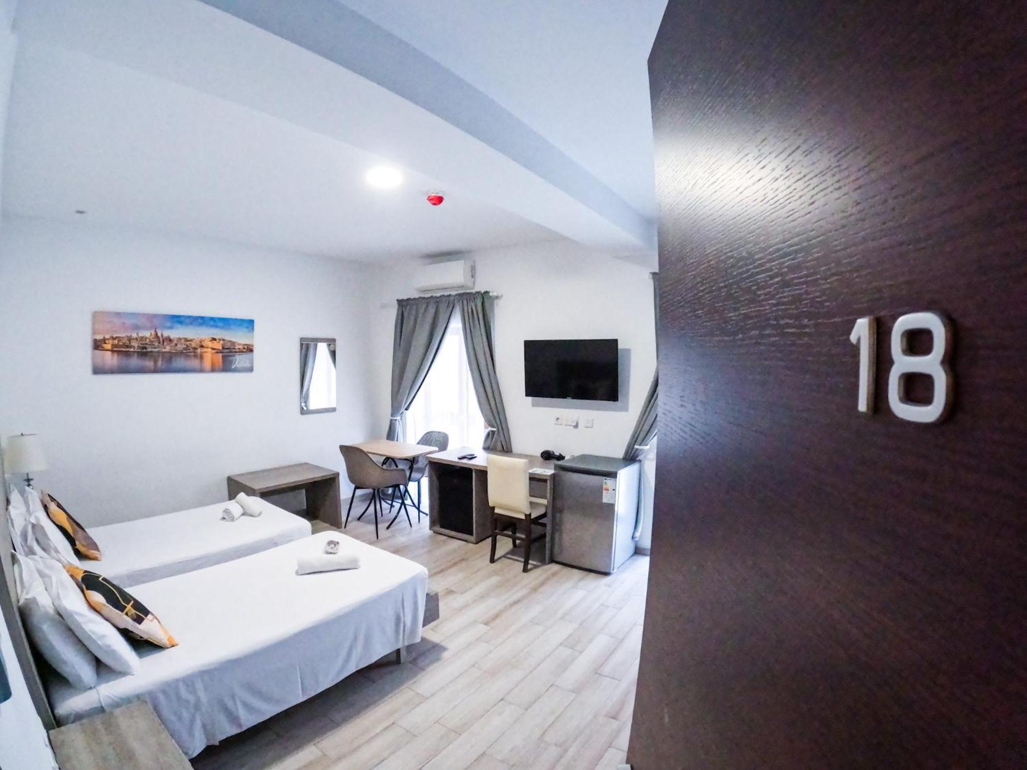 Napoli Suites Studios Aparthotel San Ġiljan Extérieur photo