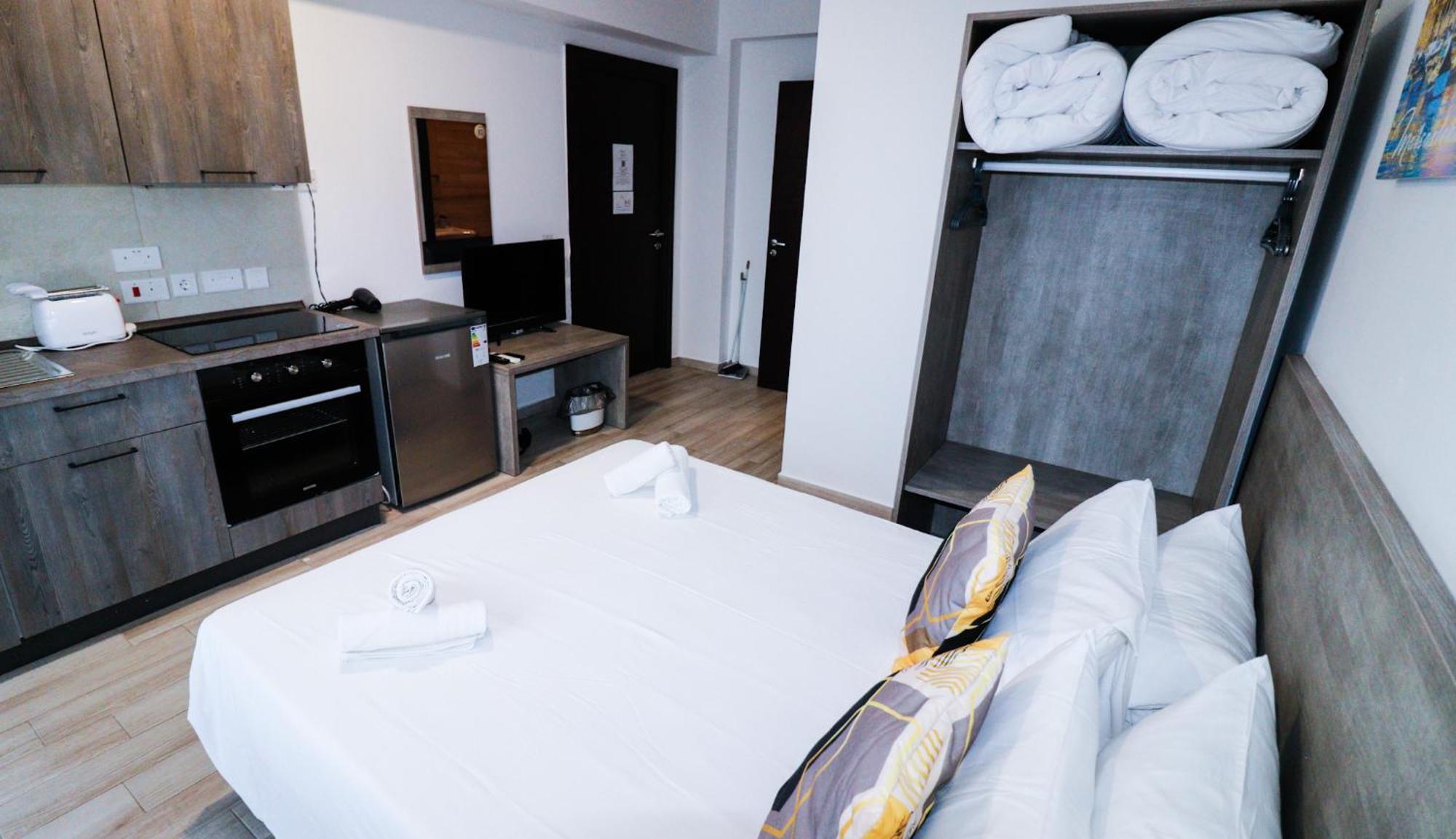 Napoli Suites Studios Aparthotel San Ġiljan Extérieur photo