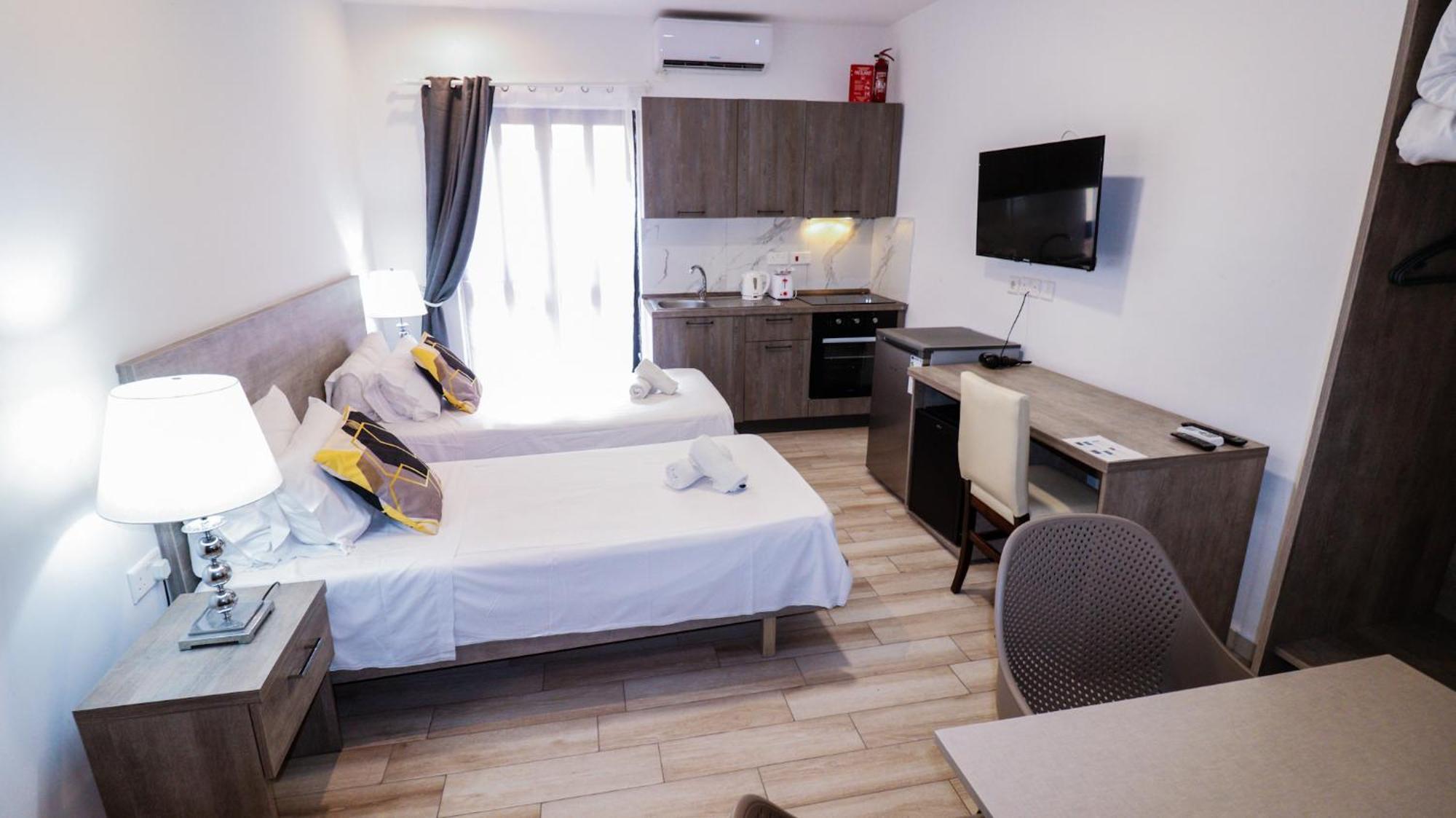 Napoli Suites Studios Aparthotel San Ġiljan Extérieur photo